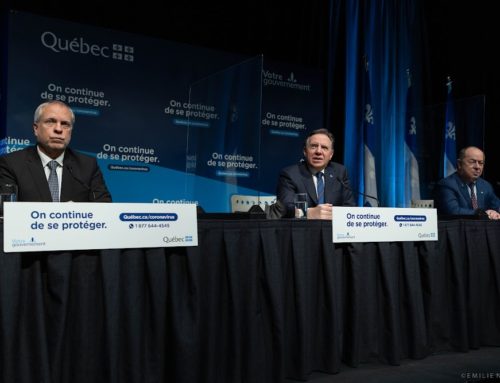 Le ministre du Québec François Legault, présente le nouveau directeur de la santé publique, qui remplacera le Dr Horacio Arruda.