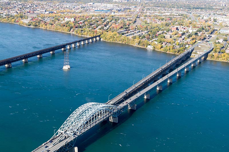 Vue aérienne du pont Honoré-Mercier. - CHAI 101,9 FM